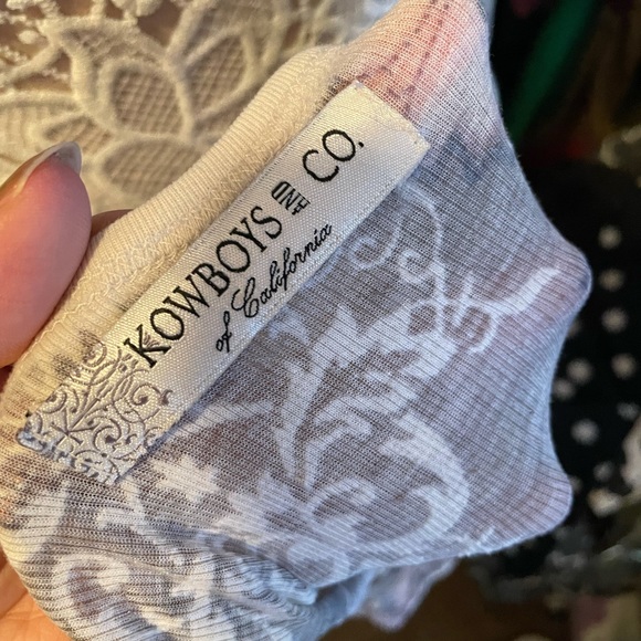 GUC floral tank, donating 10/20 - Picture 7 of 7